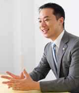 谷 靖介